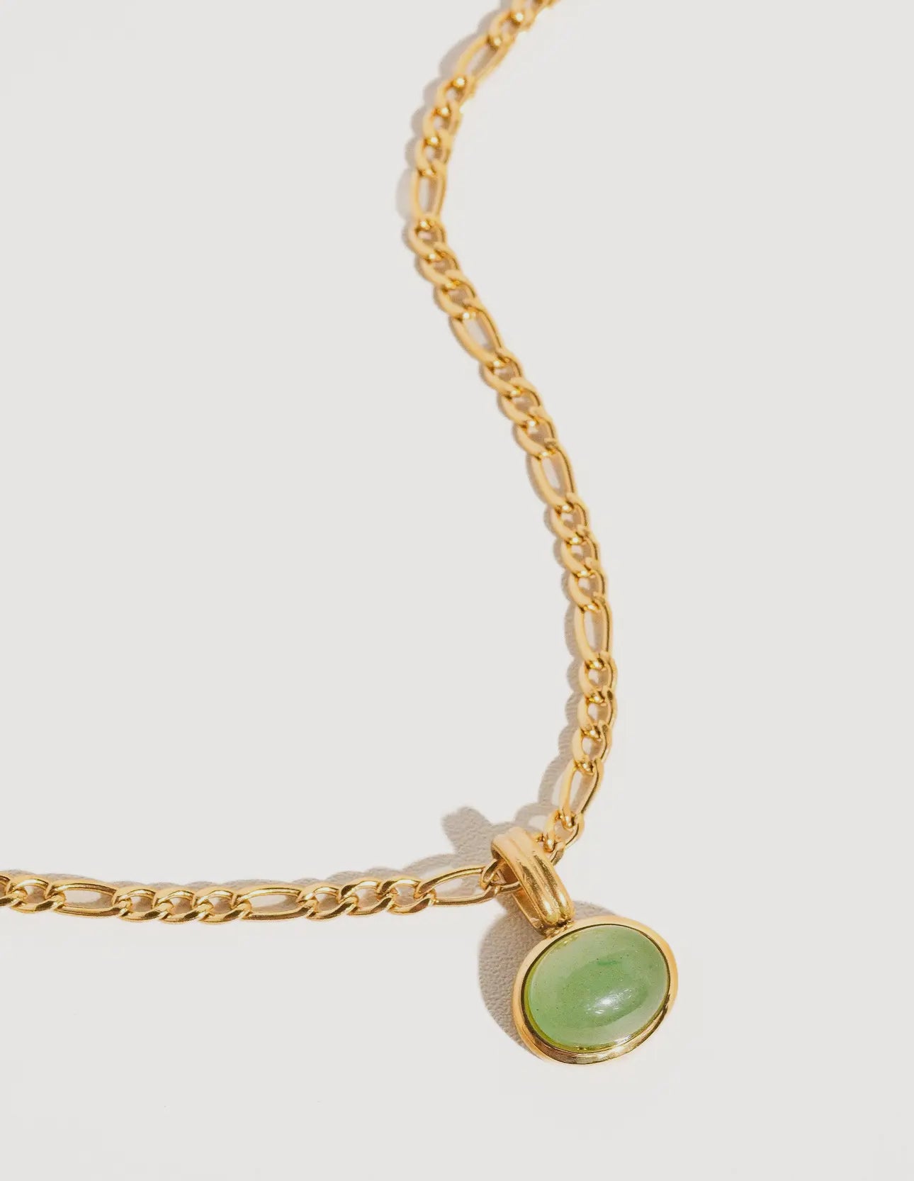 Green stone pendant chain necklace