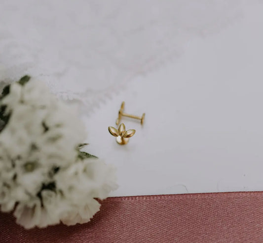 Lotus flat back studs