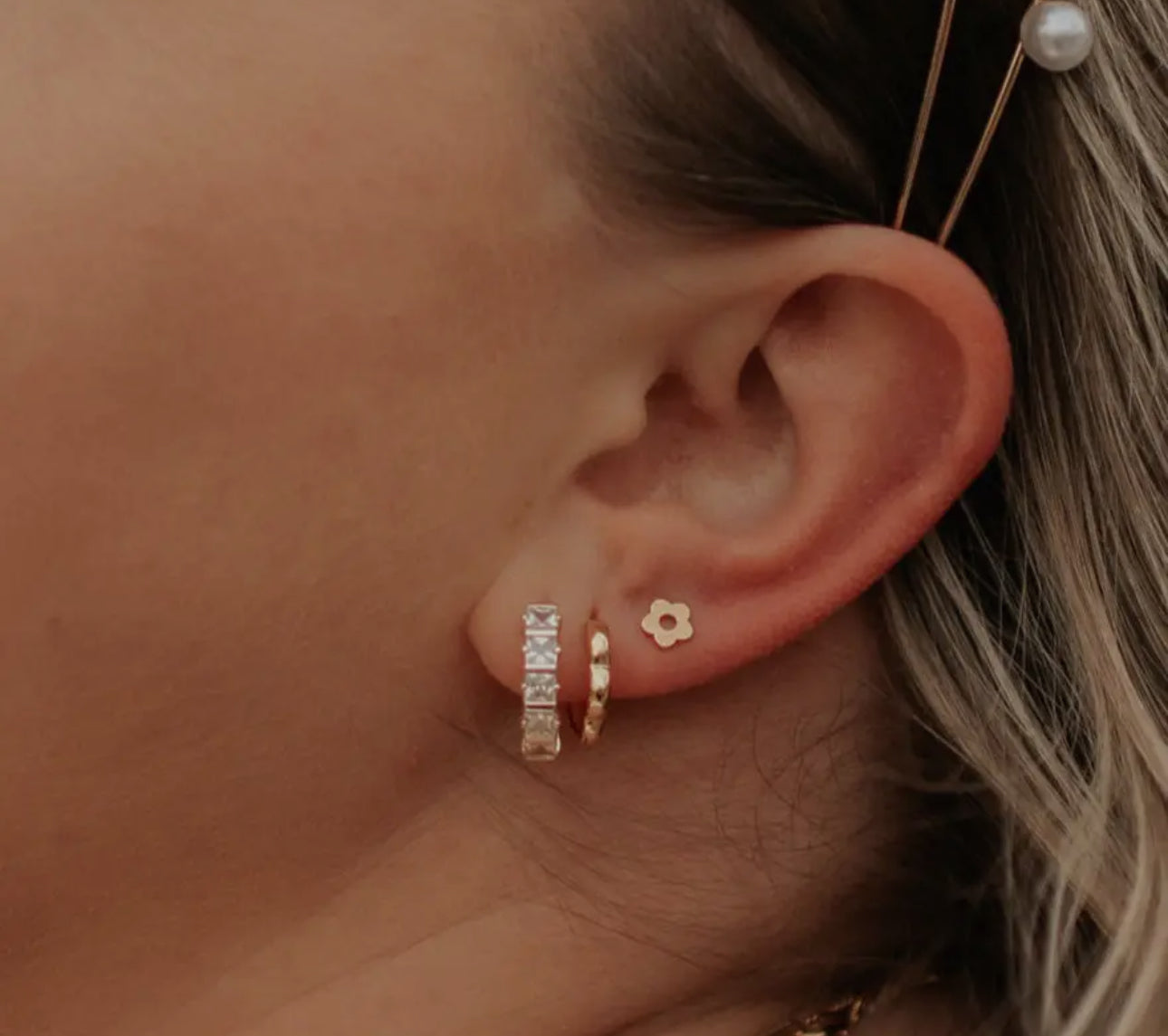 Flower flat back studs