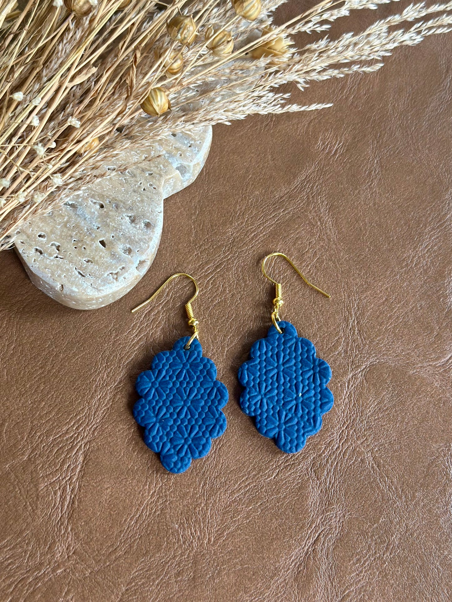 Scalloped diamond dangle