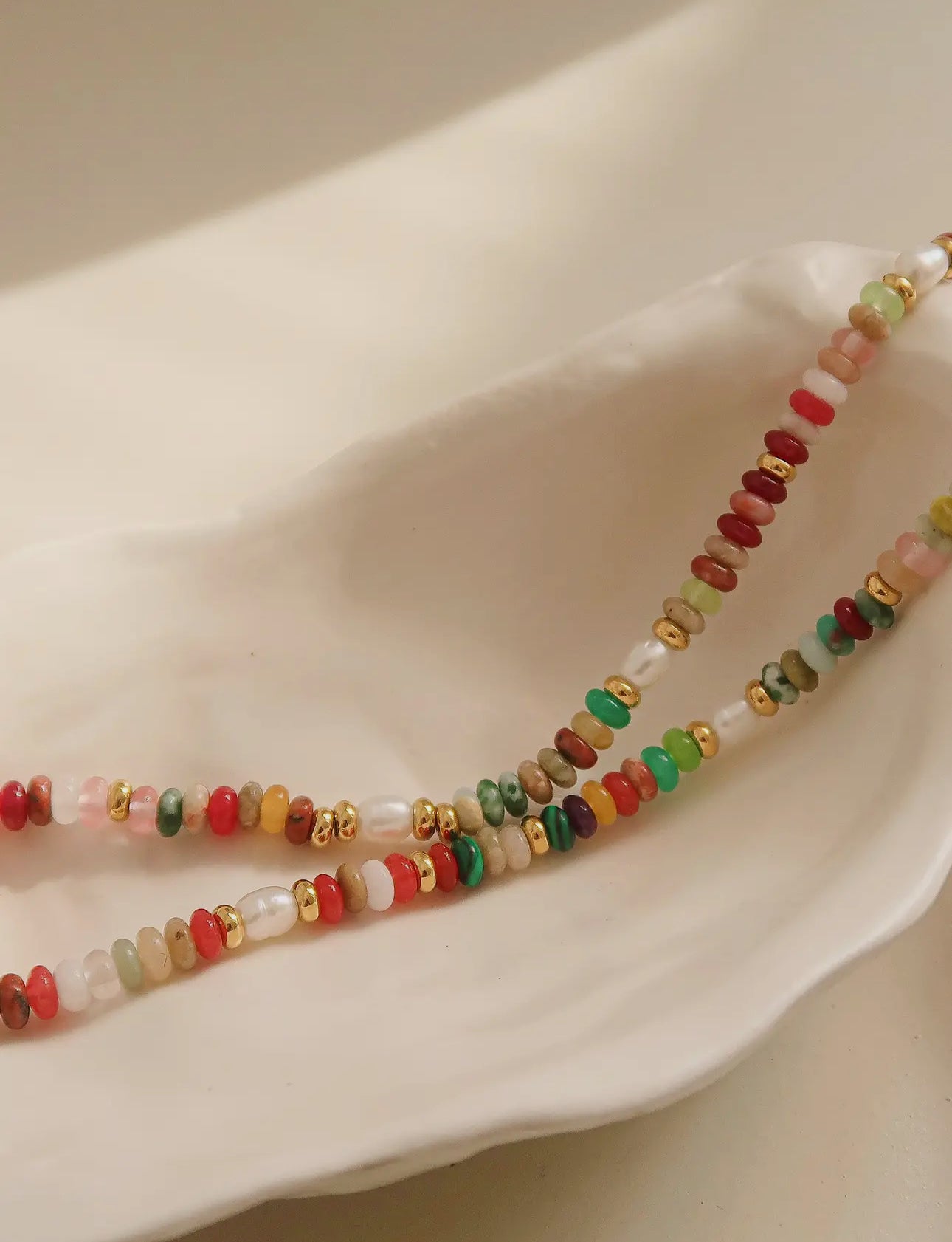 Colorful beaded necklace (various)