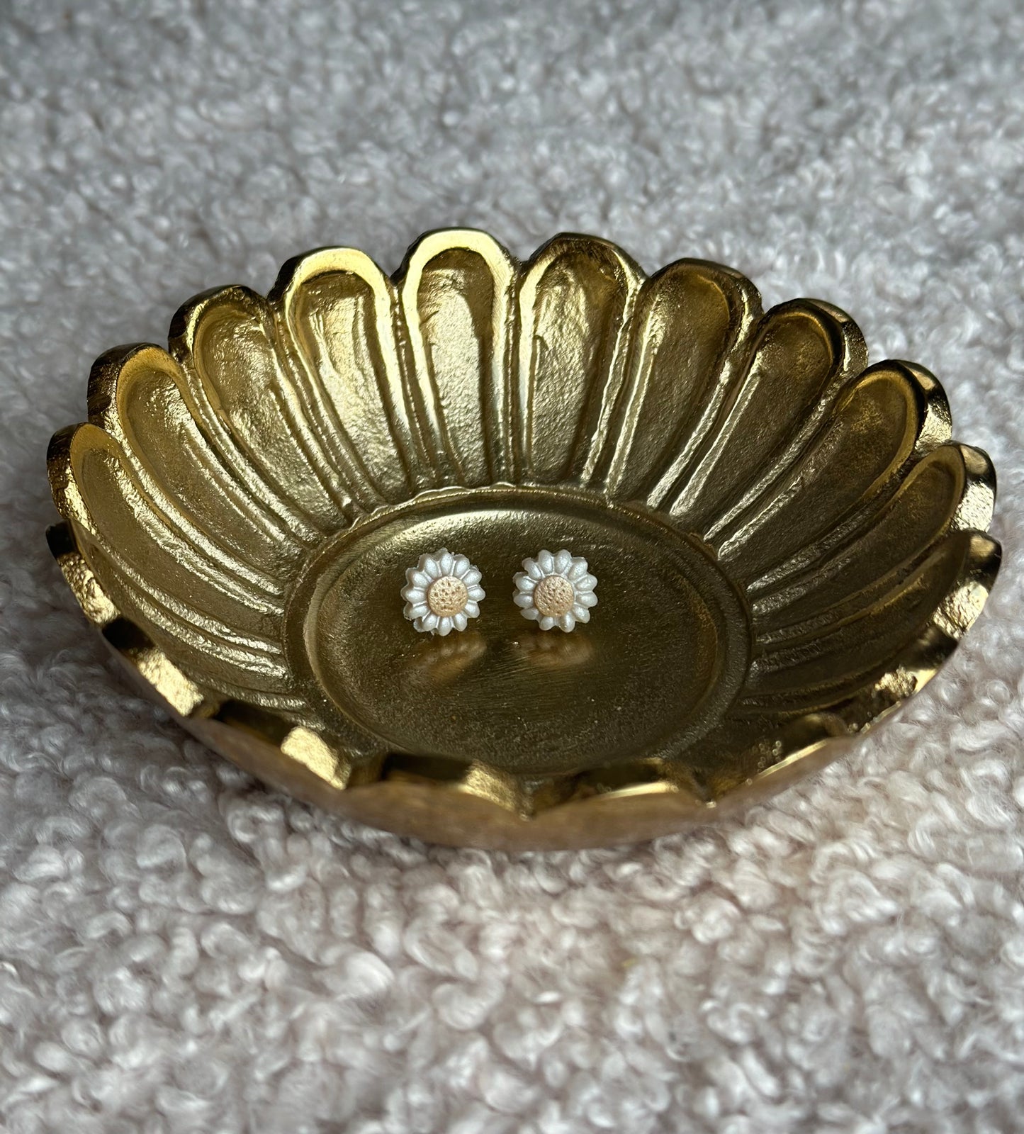 Mini flower studs (various)