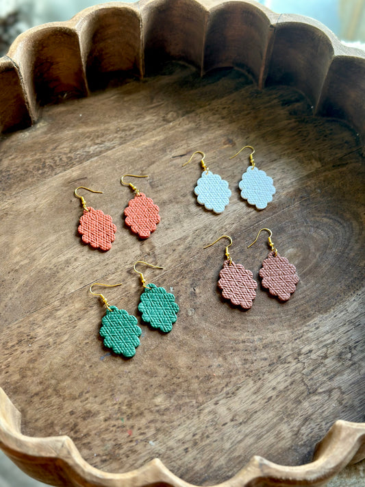 Scalloped diamond dangle