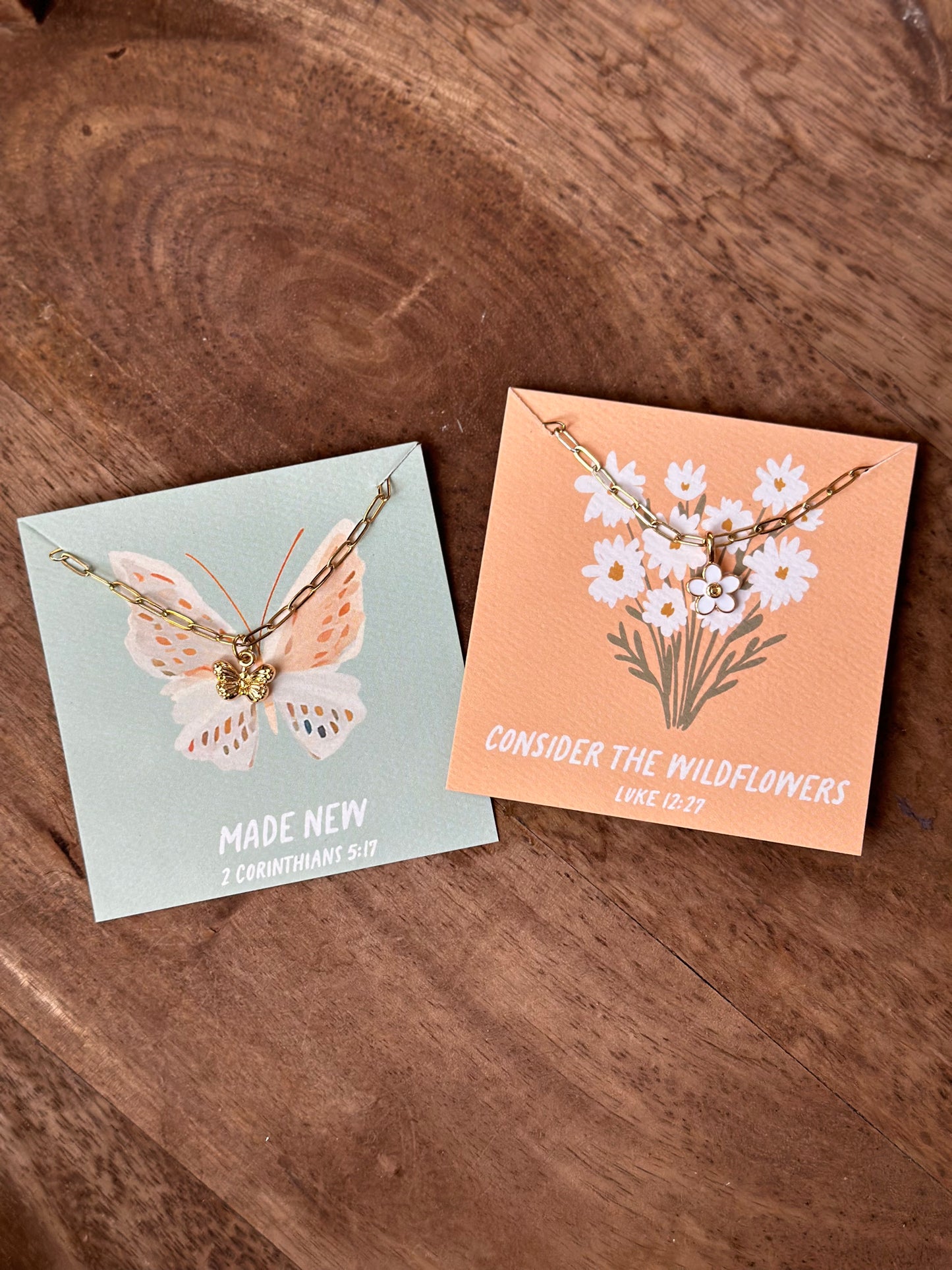 Chain link necklace with charm (various)