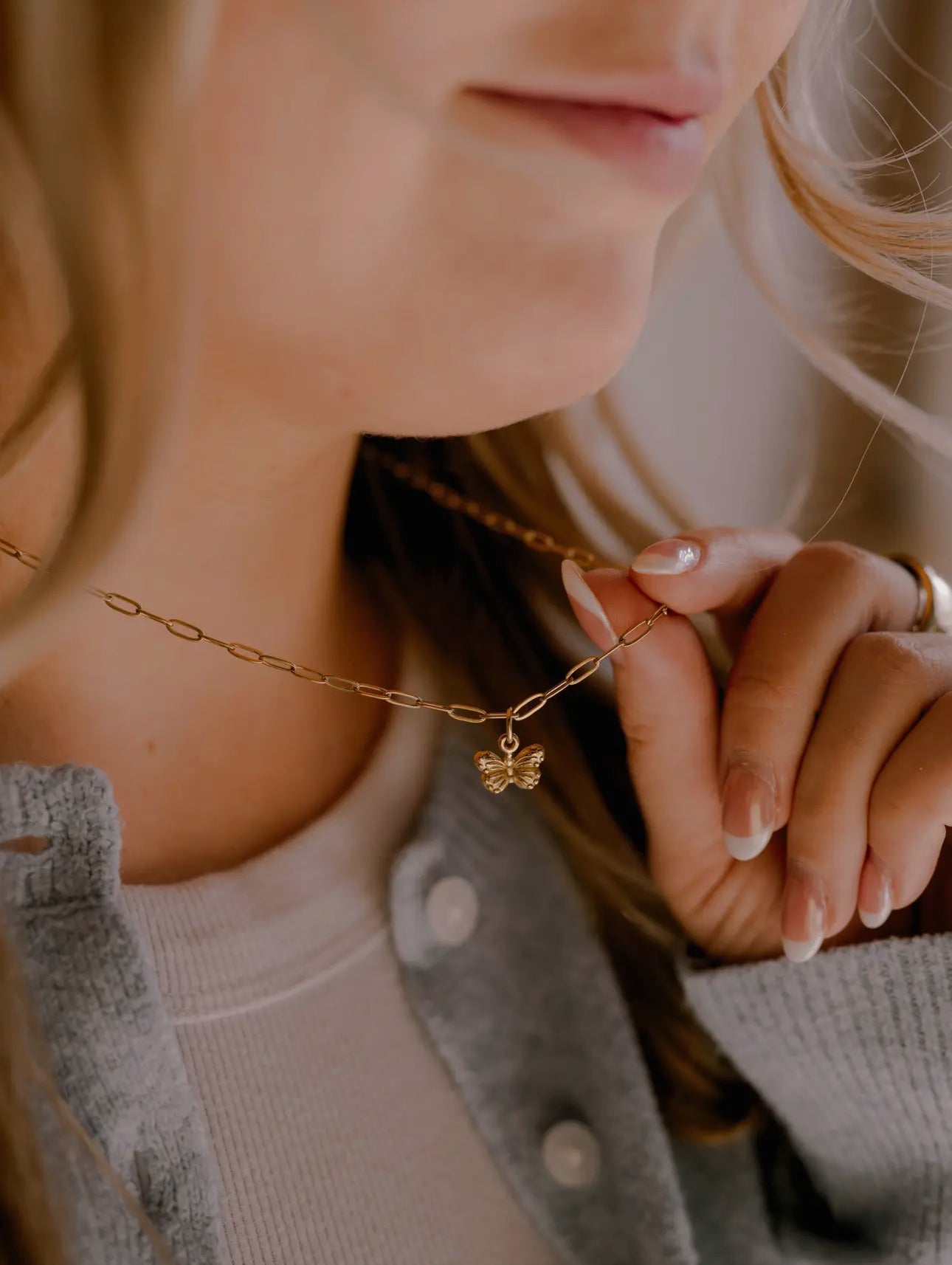 Chain link necklace with charm (various)