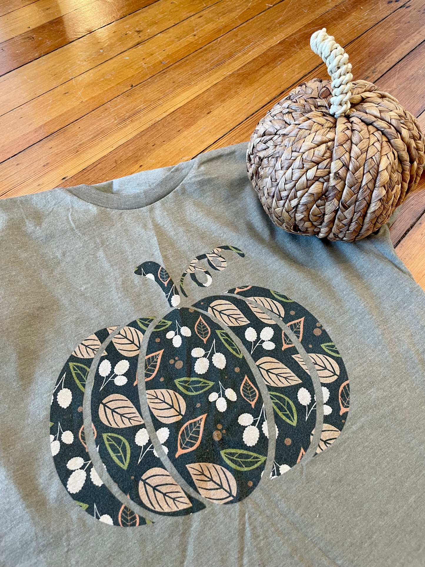 Floral pumpkin crew neck tee