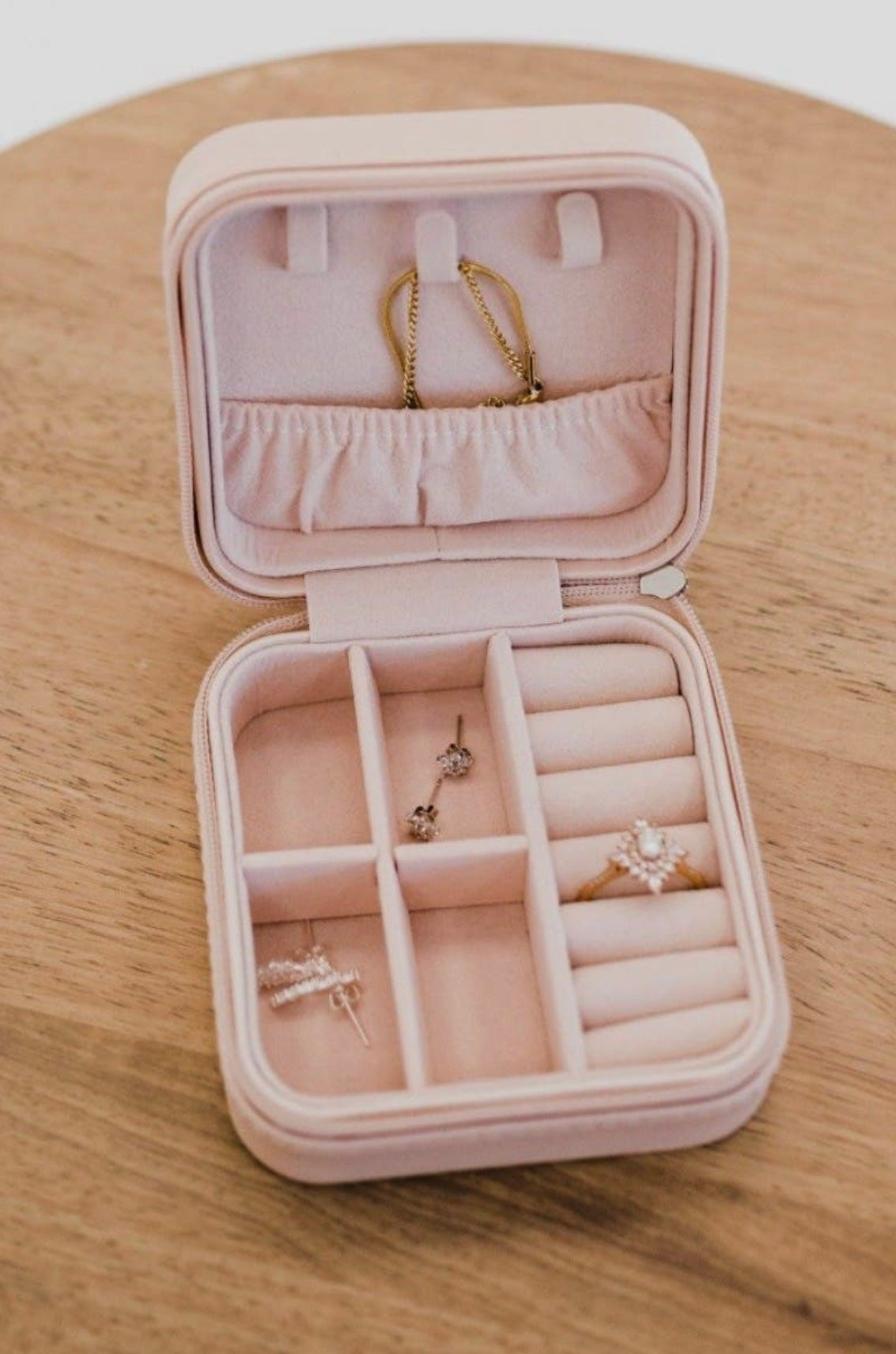 Traveling jewelry storage organizer (various)