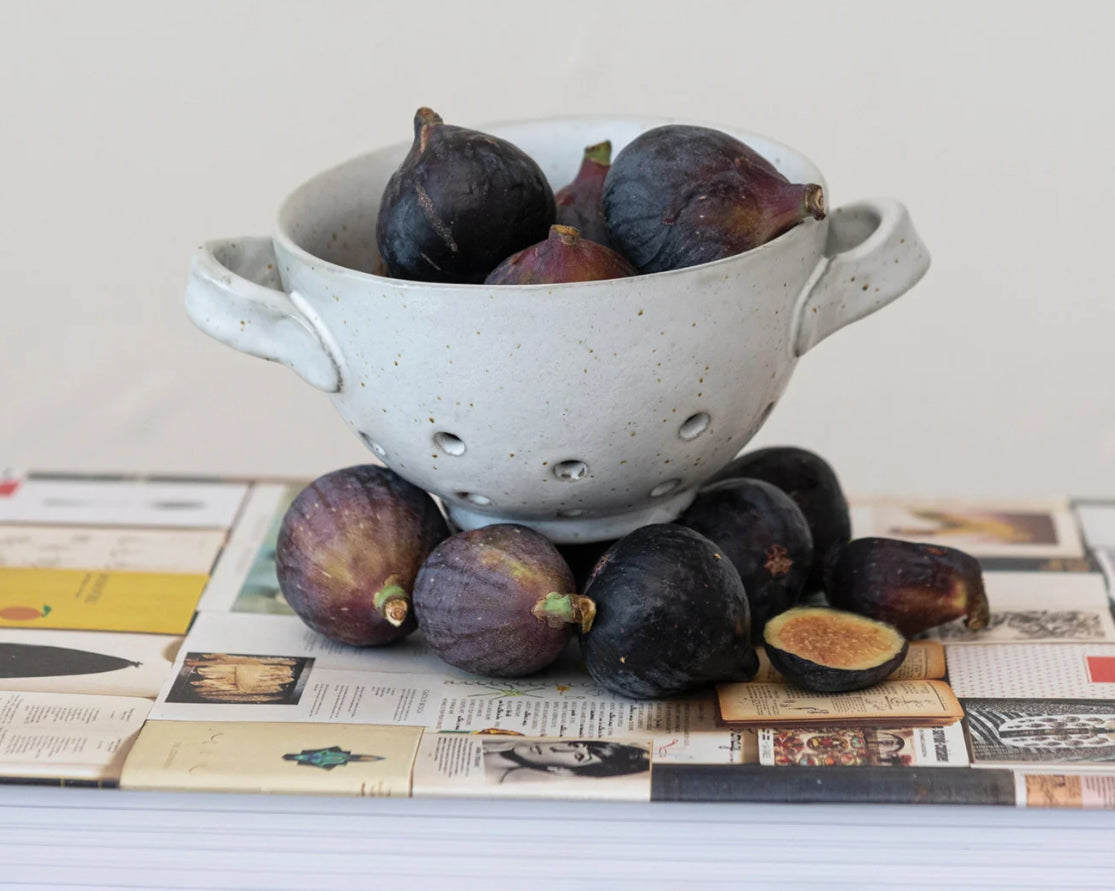 Stoneware berry bowl