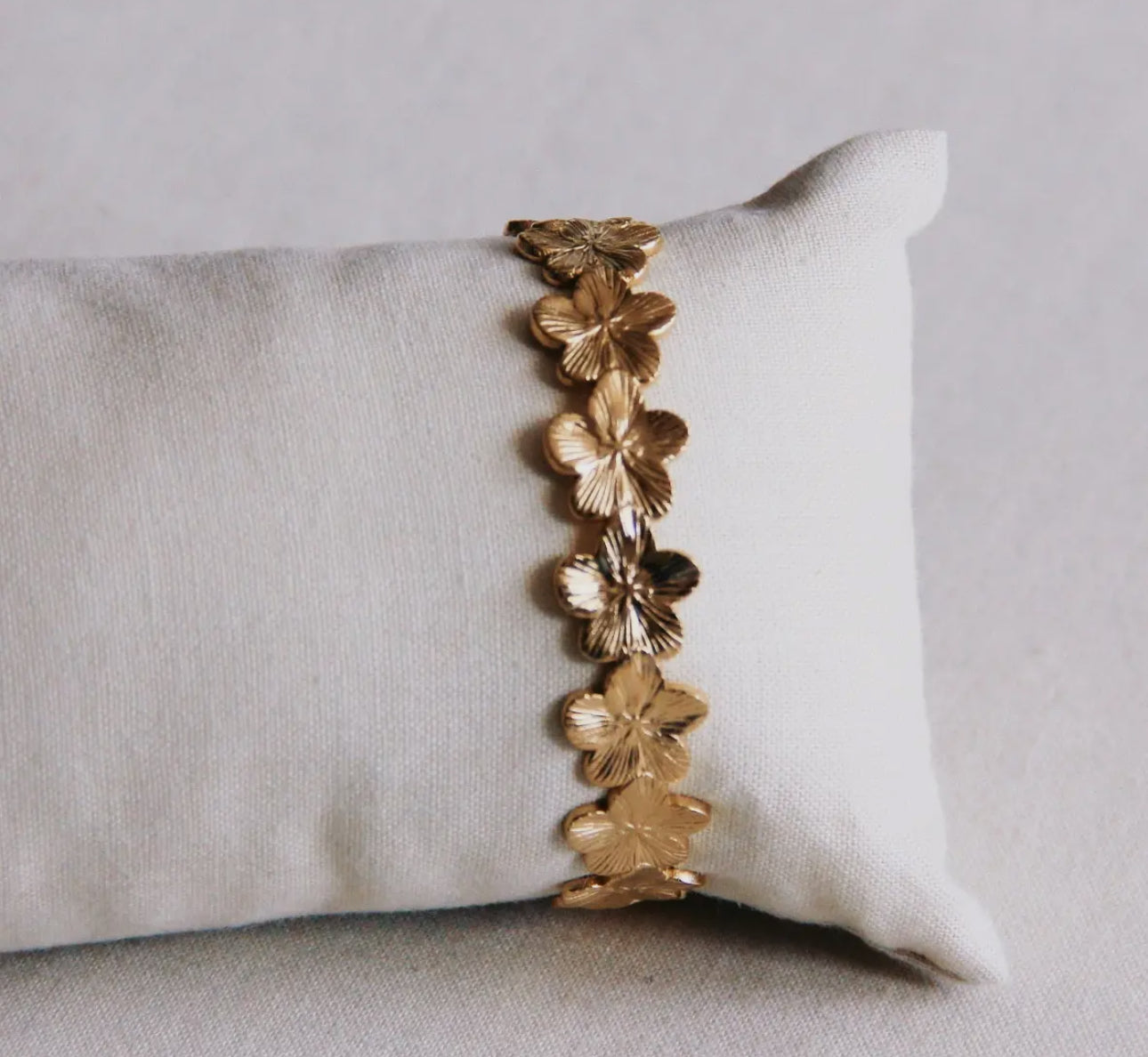 Flower bangle bracelet, gold