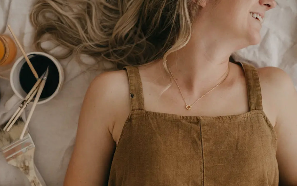 Double circle twisted necklace