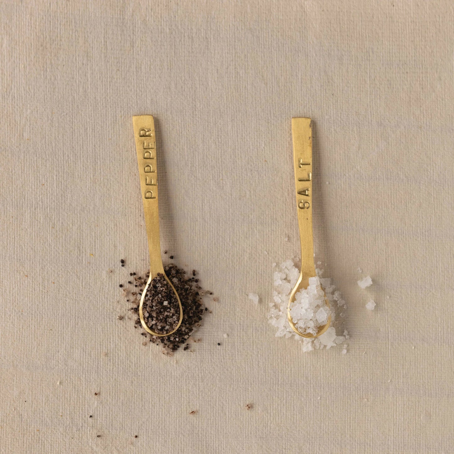 Gold salt and pepper spoons, set of 2