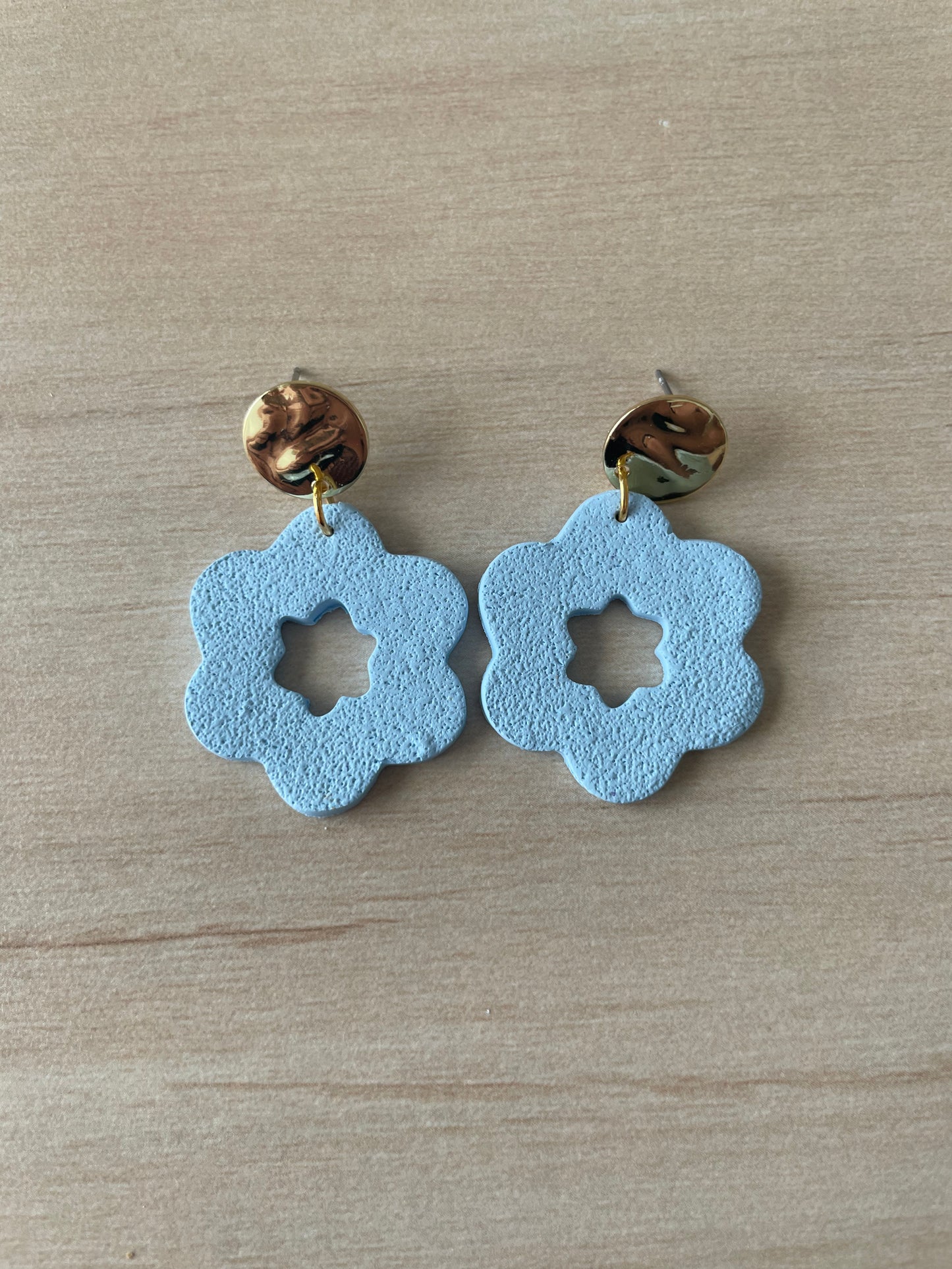 Flower dangle earrings