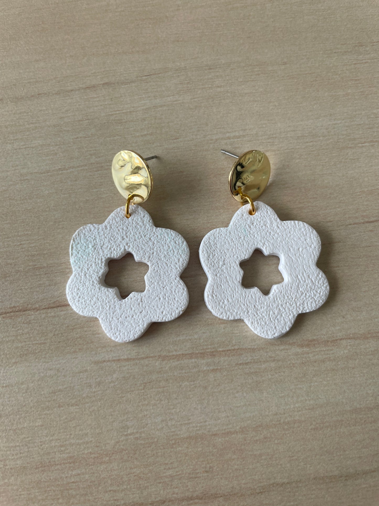 Flower dangle earrings