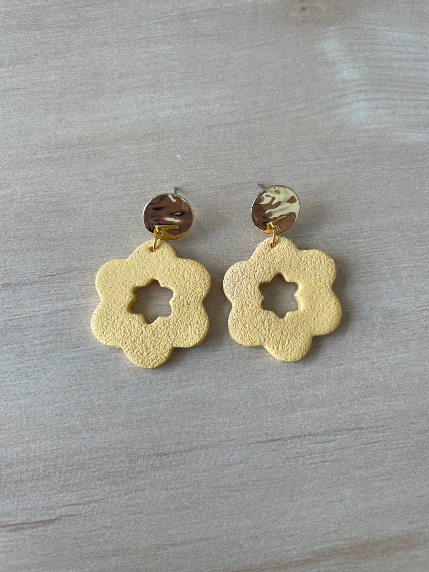 Flower dangle earrings