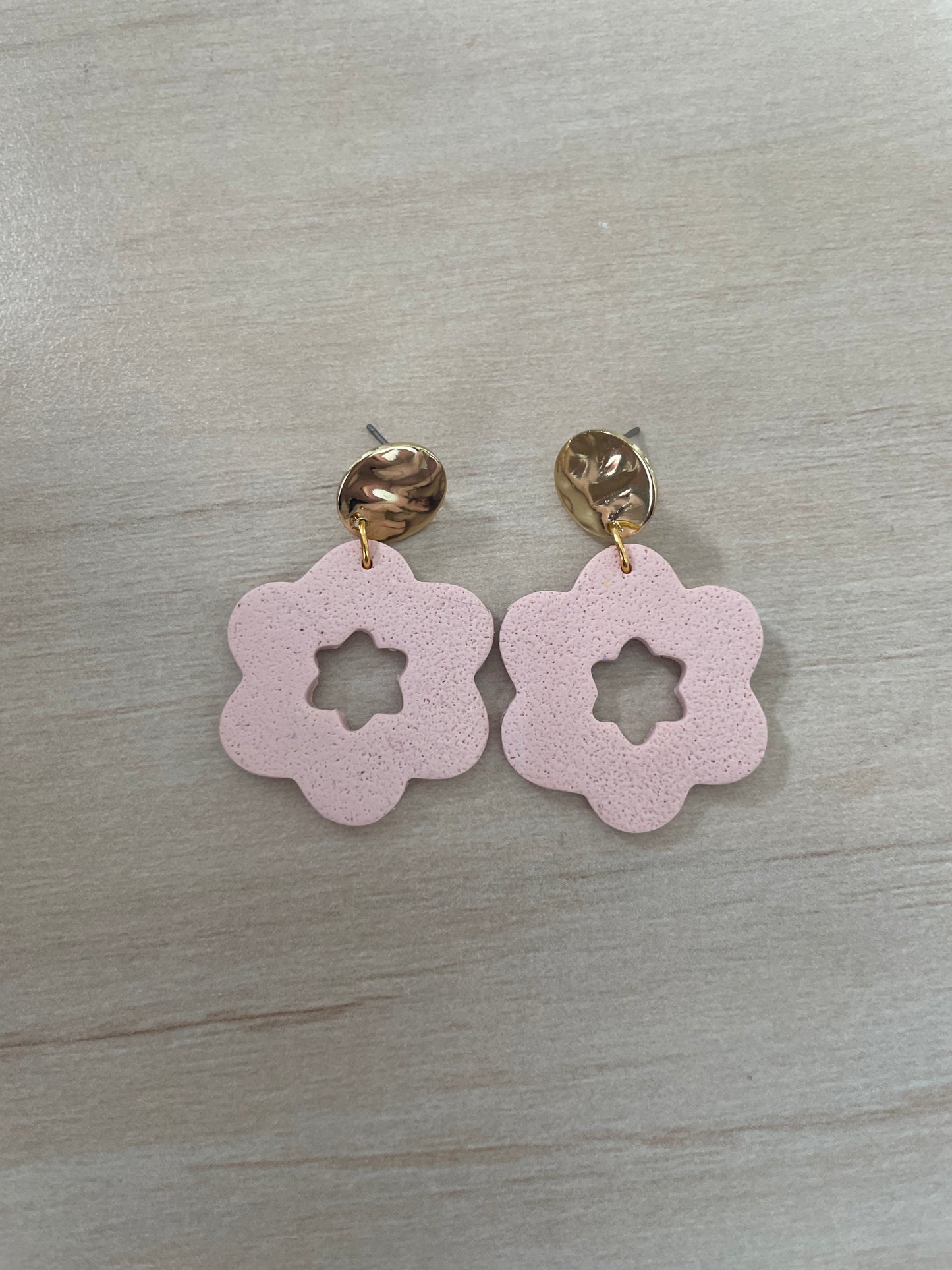 Flower dangle earrings