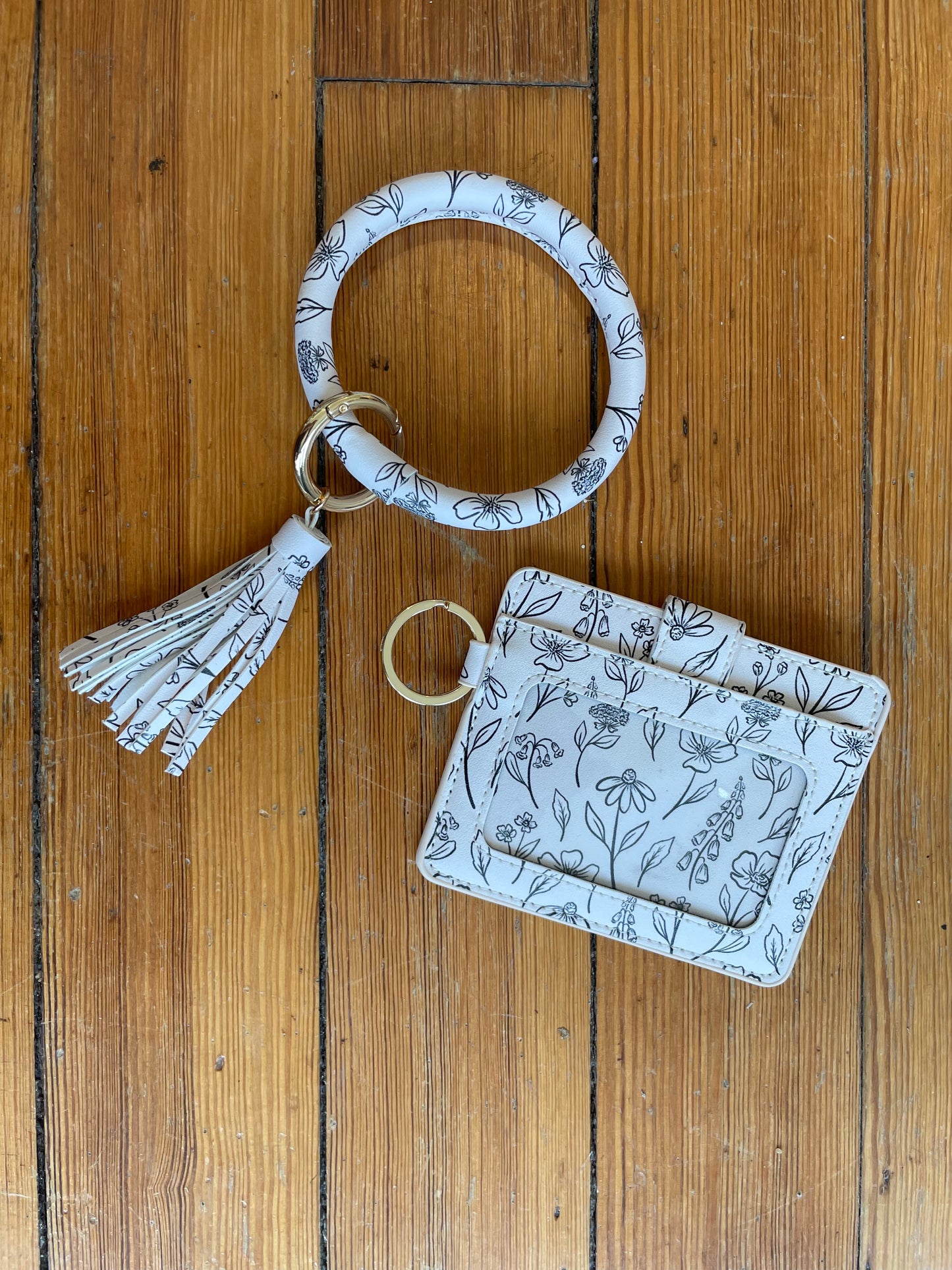Keyring wristlet