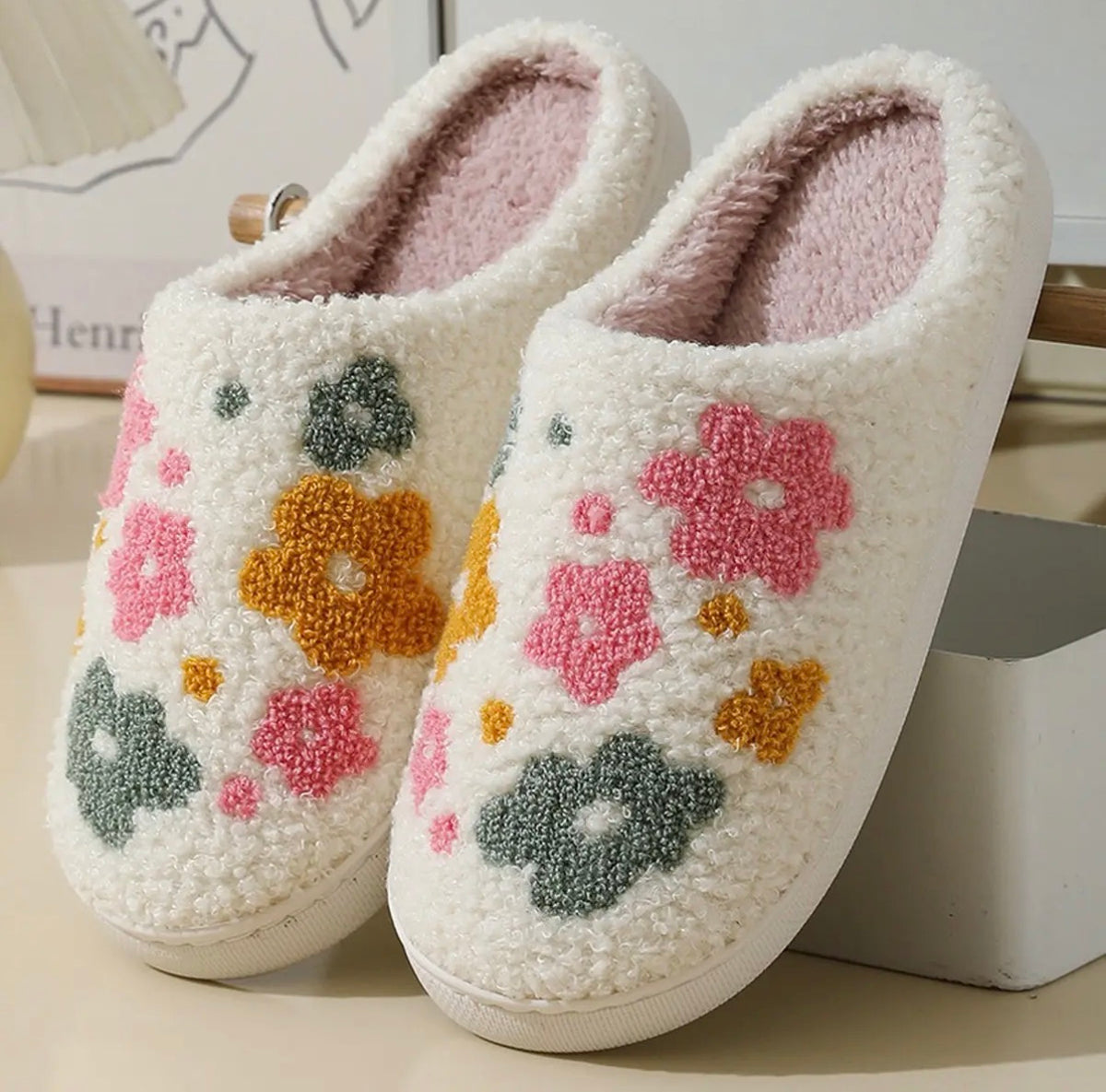 Women's floral slippers, colorful flowers