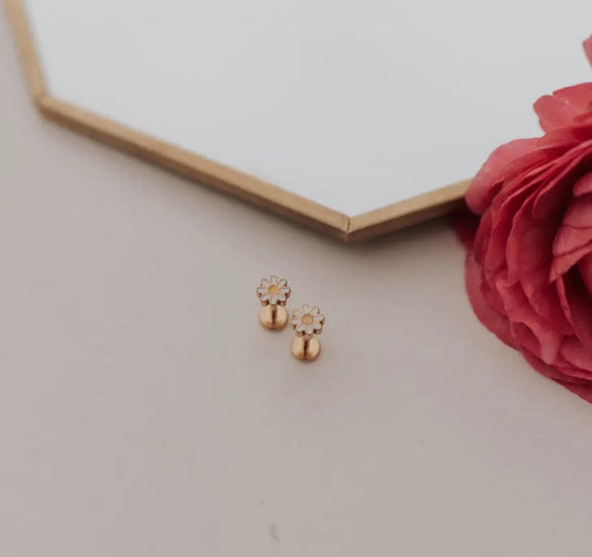 Daisy flatback studs