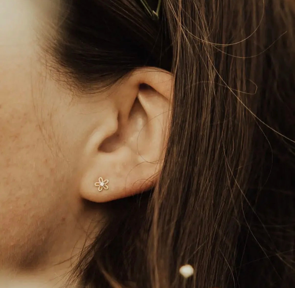 Flower mini studs, gold