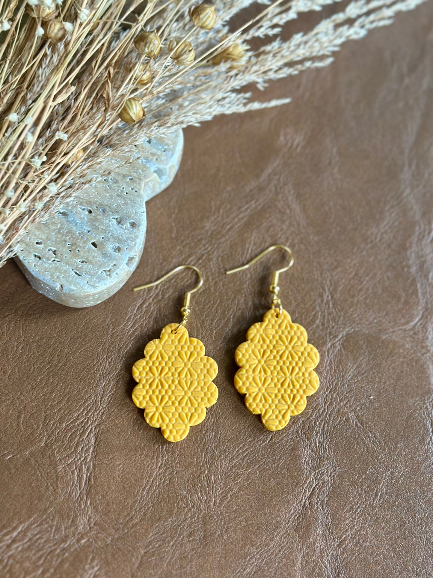 Scalloped diamond dangle