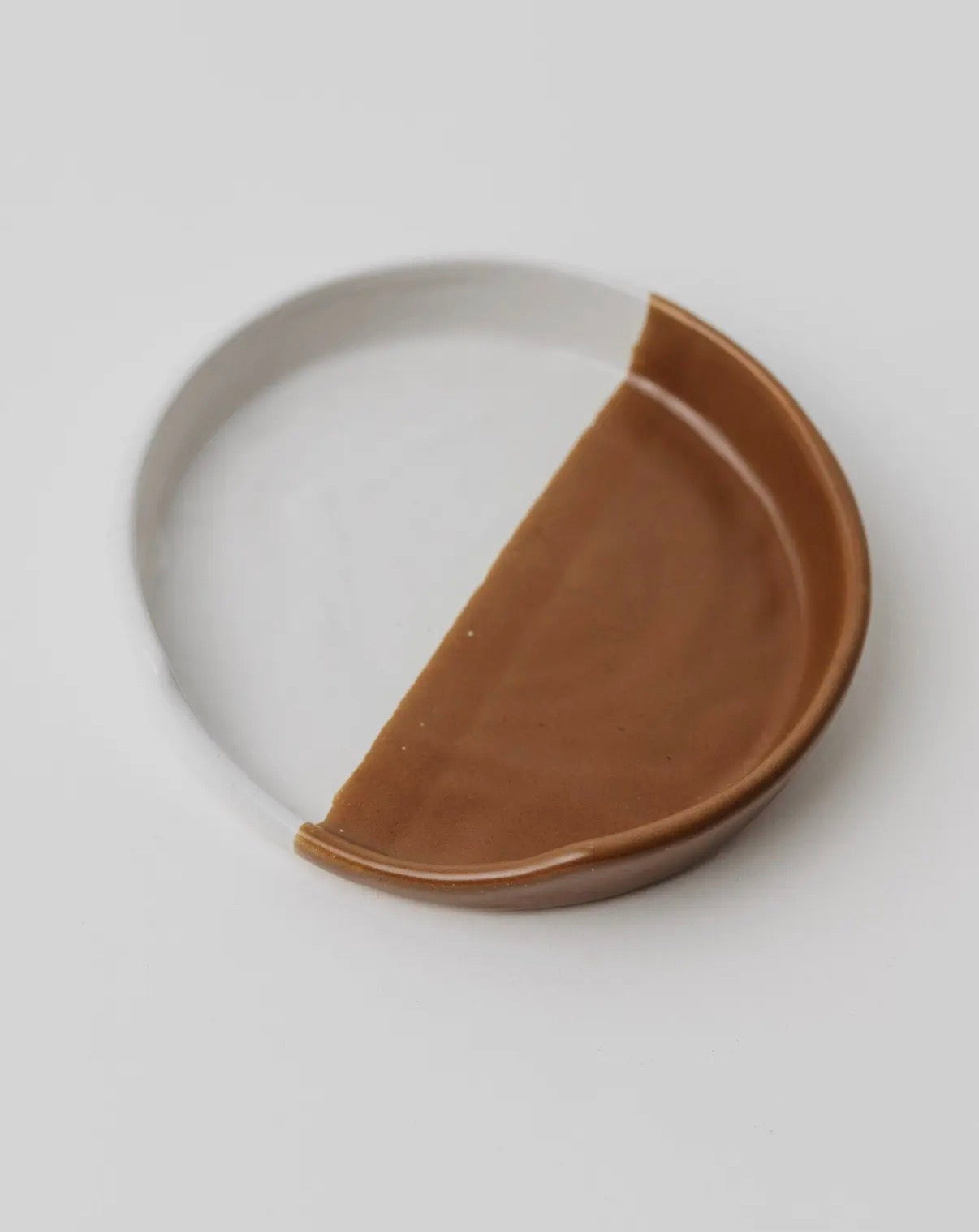 Brown/white spoon rest