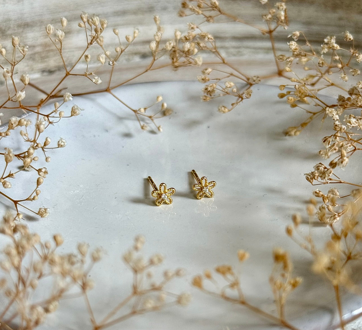 Flower mini studs, gold