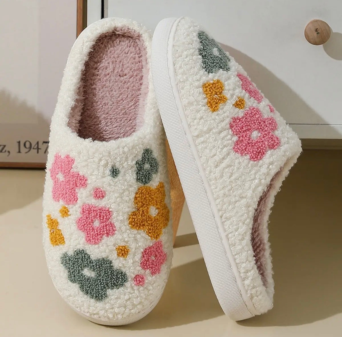 Women's floral slippers, colorful flowers