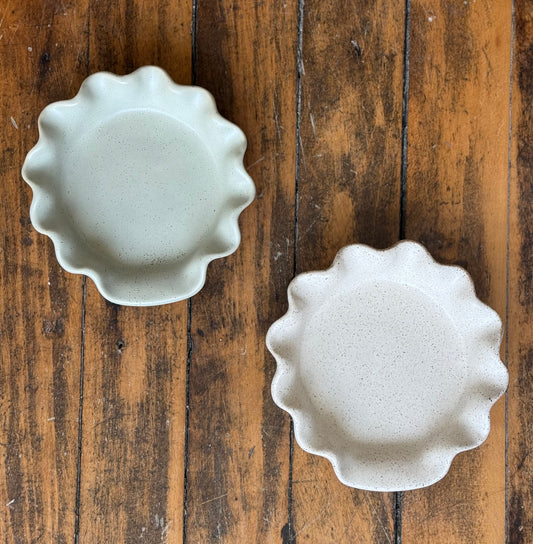 Ruffle spoon rest