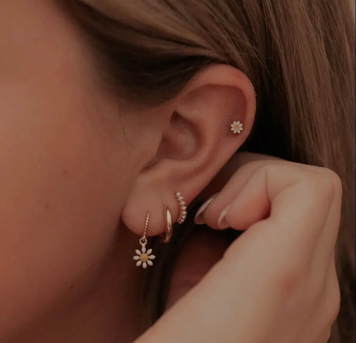 Daisy flatback studs