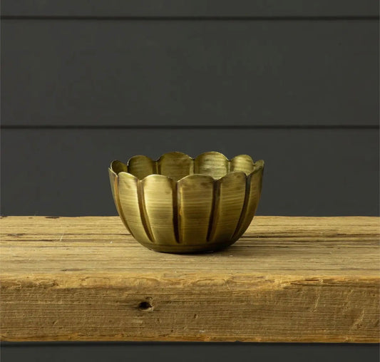 Scalloped brass mini bowl