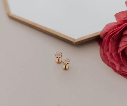 Daisy flatback studs