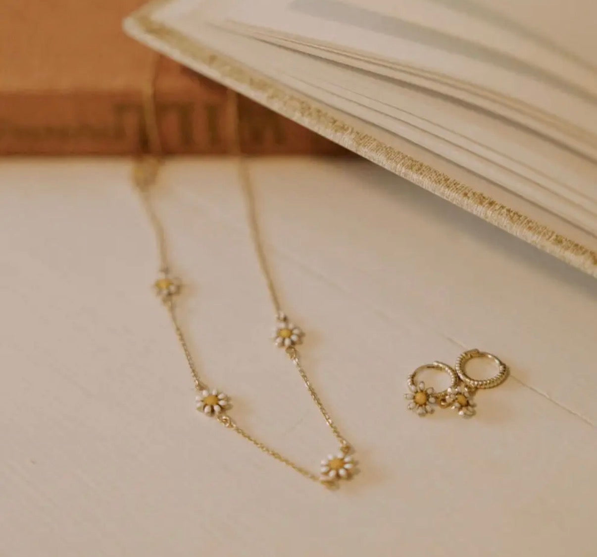 Daisy necklace