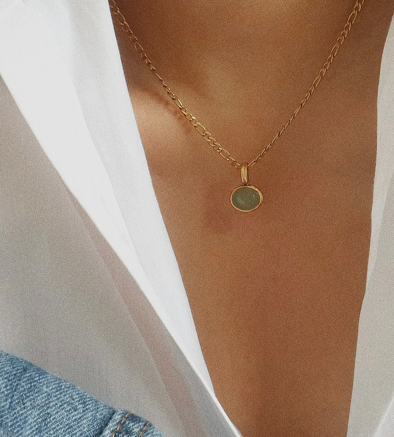 Green stone pendant chain necklace