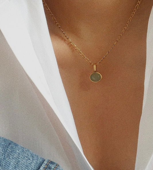Green stone pendant chain necklace