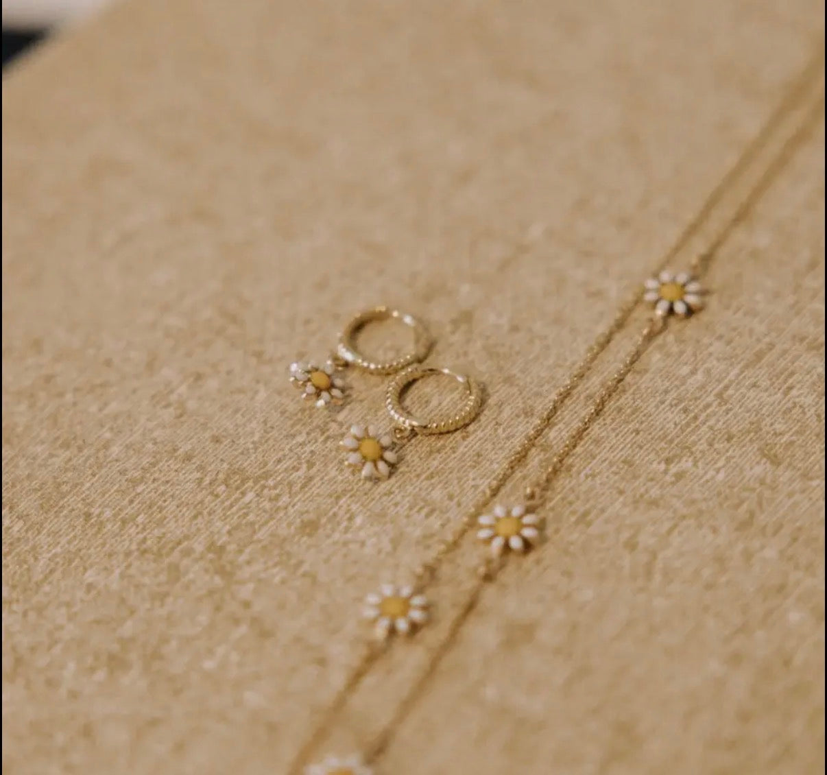 Daisy hoops