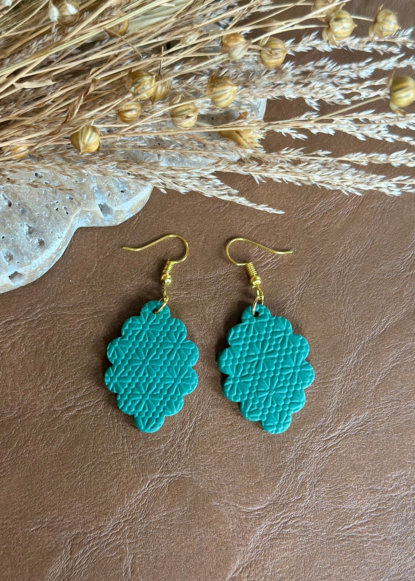 Scalloped diamond dangle