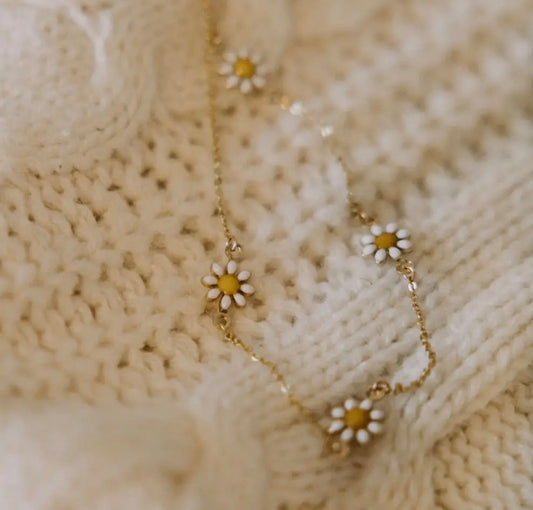 Daisy necklace