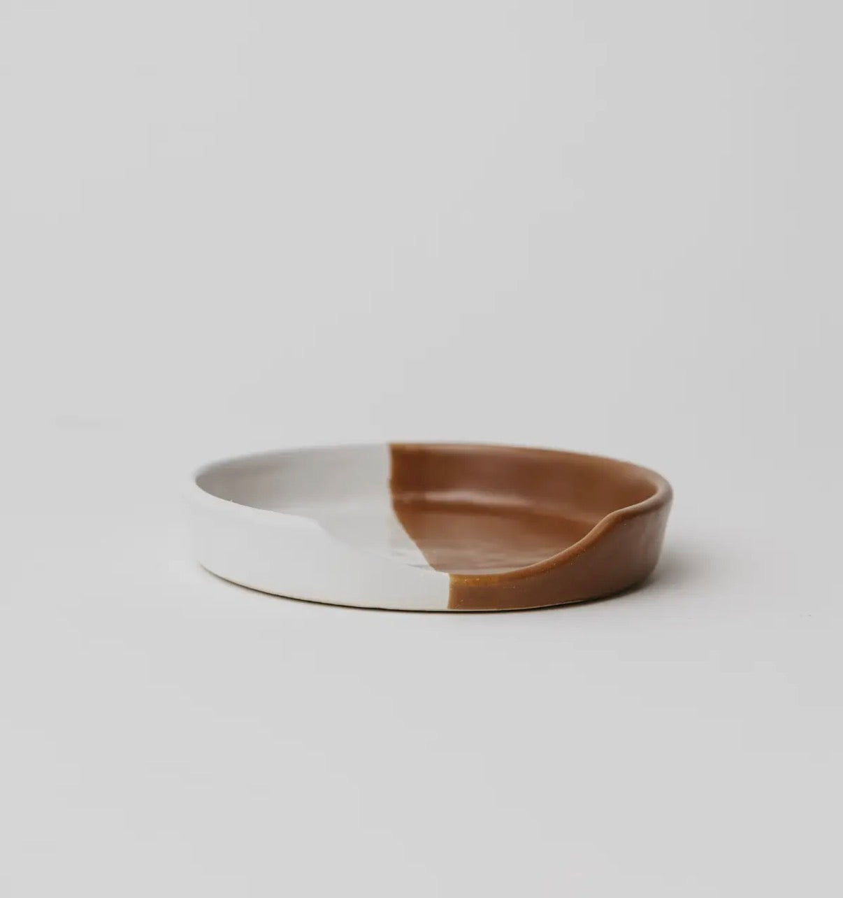 Brown/white spoon rest