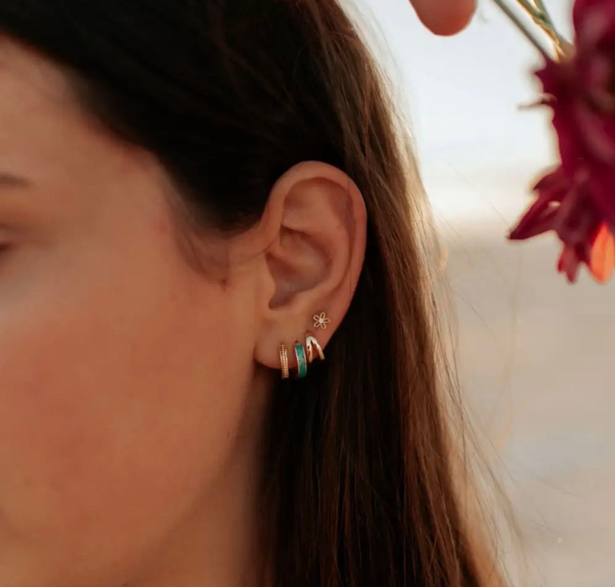 Flower mini studs, gold