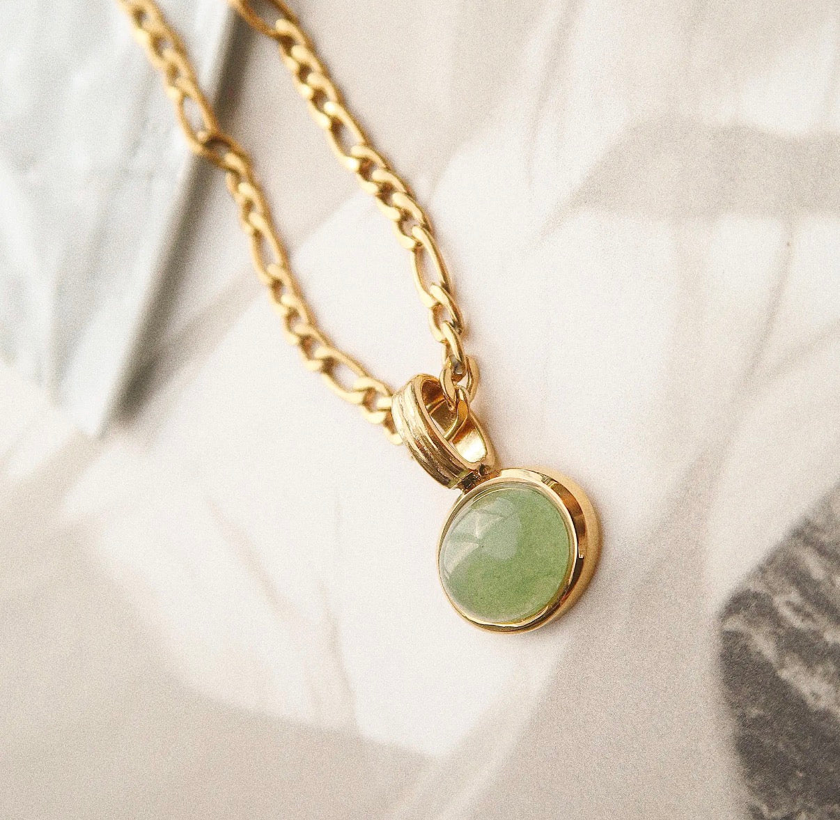 Green stone pendant chain necklace