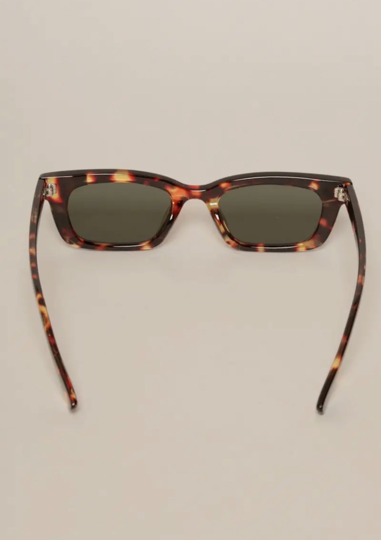 Women's plastic frame sunglasses