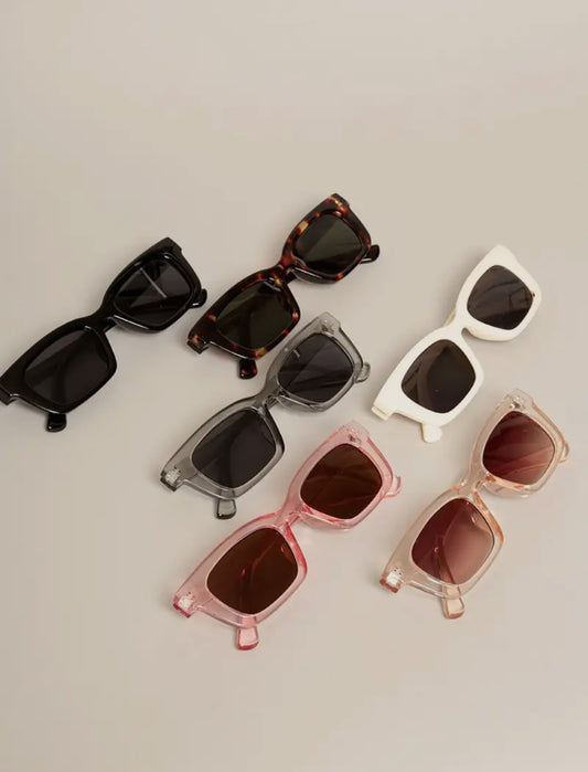 Women's plastic frame sunglasses