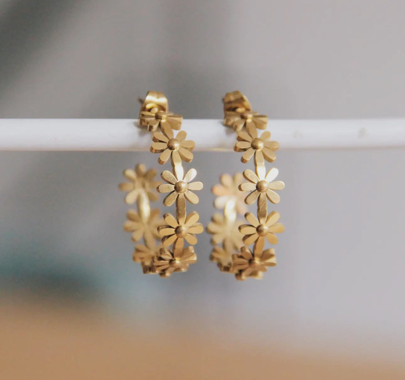 Daisy hoops