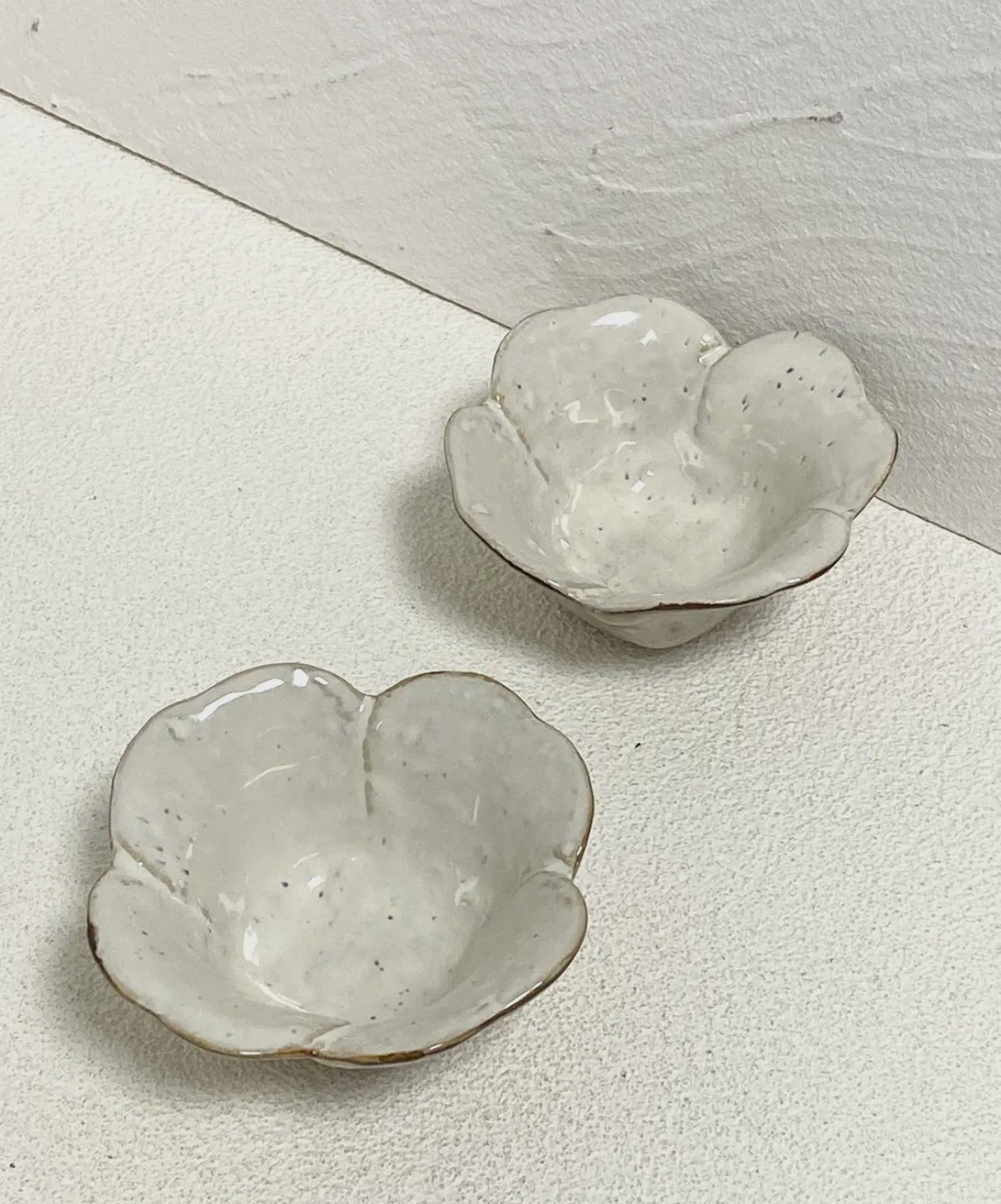 Ceramic small flower dish