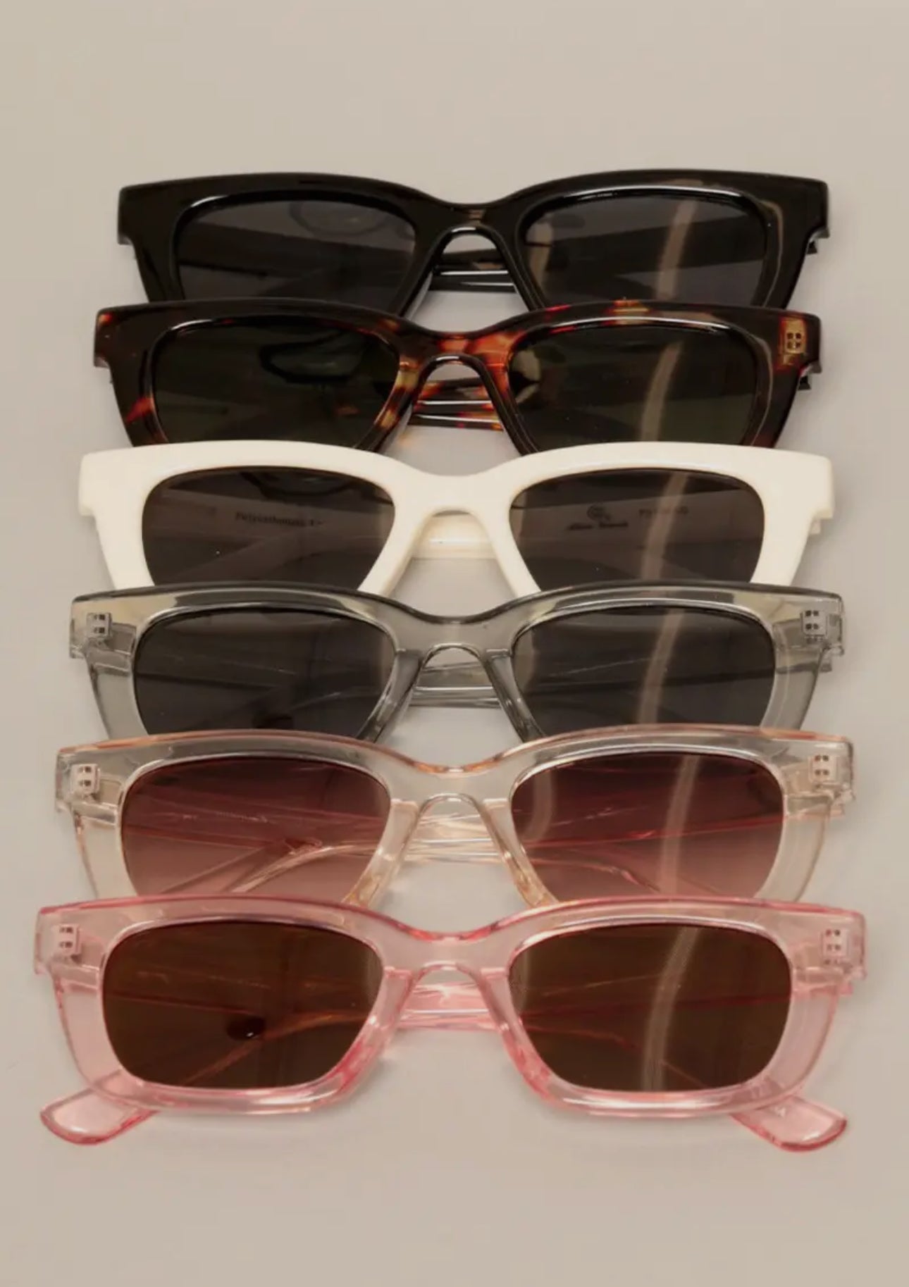 Women's plastic frame sunglasses