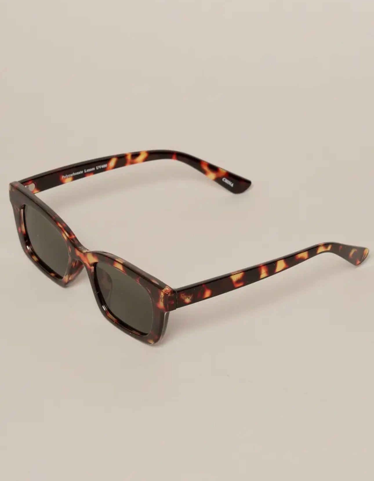 Women's plastic frame sunglasses